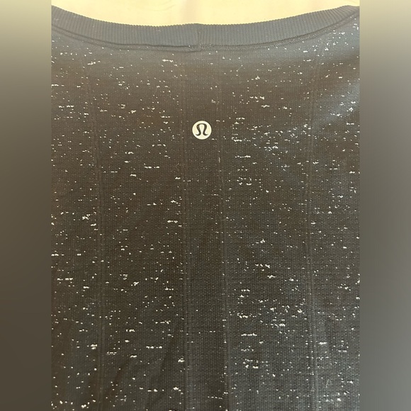 Lululemon Swiftly Tech Long Sleeve (Breeze) in
Black / White Size 8 - Picture 4 of 5